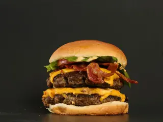 Hamburguesa doble con cheddar